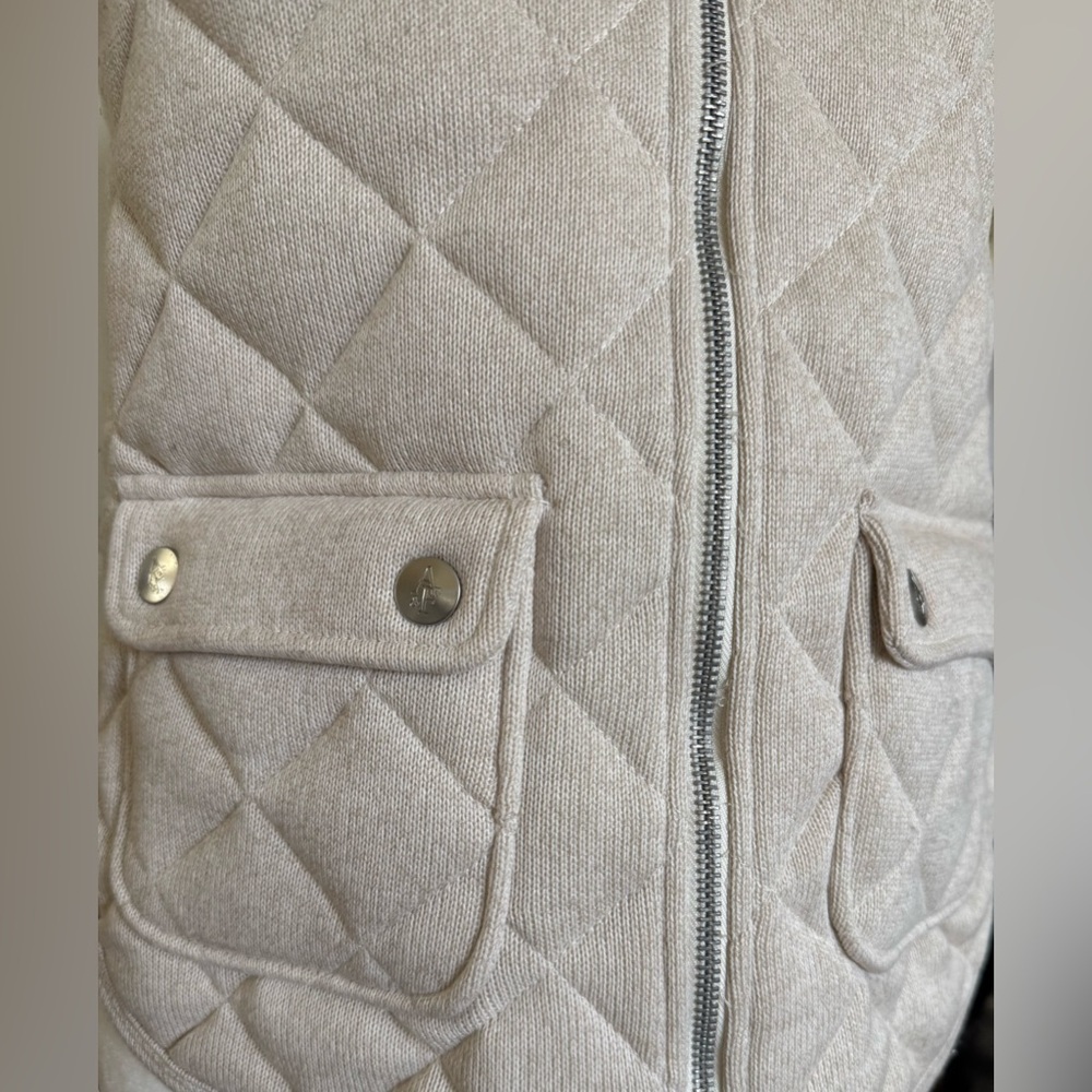 Abercrombie Women's Quilted & Fleece Beige Cream Vest - Picture 3 of 8